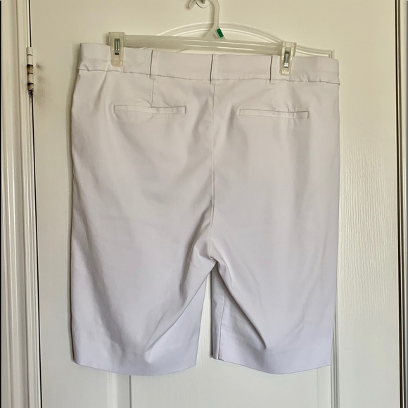 In Every Story White Shorts - Picture 2 of 6
